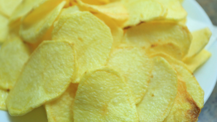 Hogyan készítsünk burgonya chipset otthon? Mi az egészséges chips recept? Trükkök otthon chipek készítéséhez