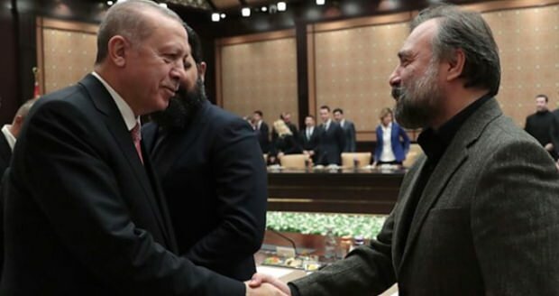 Erdoğan elnök és Oktay Karnaca