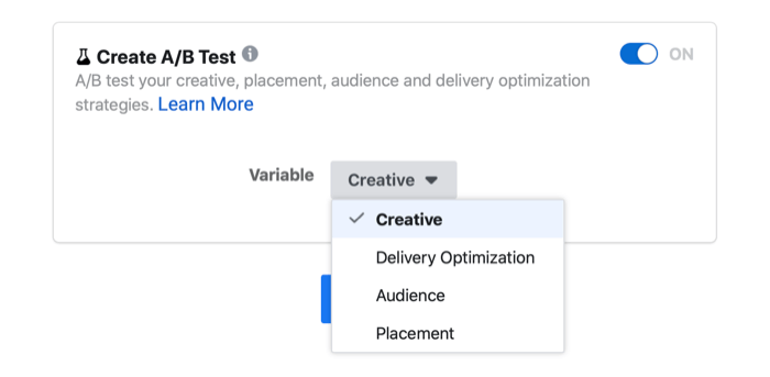 facebook hirdetés a / b tesztelési beállítás, amely a kreatív, a megjelenítés optimalizálása, a közönség és az elhelyezés változó lehetőségeit mutatja be