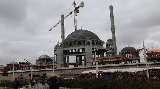 A Taksim mecset 2500 embert vár