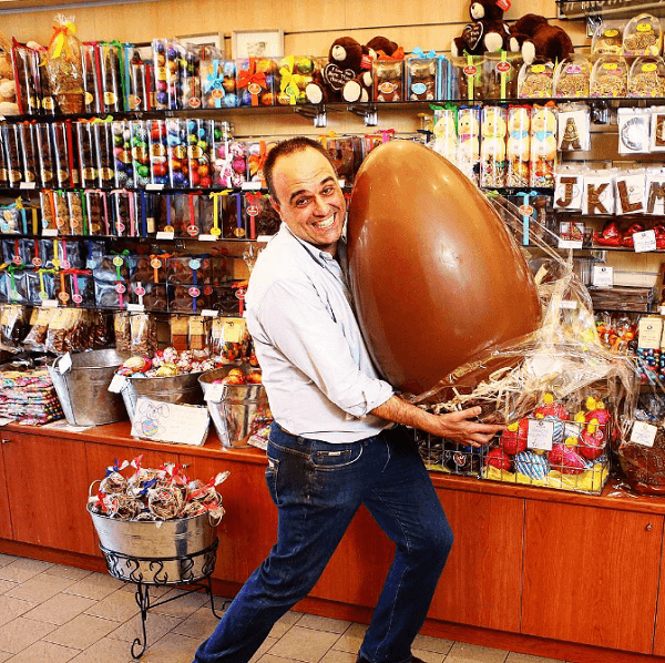 Kapos János létrehozott egy Snapchat-t, amelyet egy nagy csokoládé húsvéti tojás ihletett.