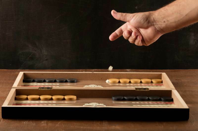 Hogyan játsszon a backgammon? A backgammon játékának trükköi