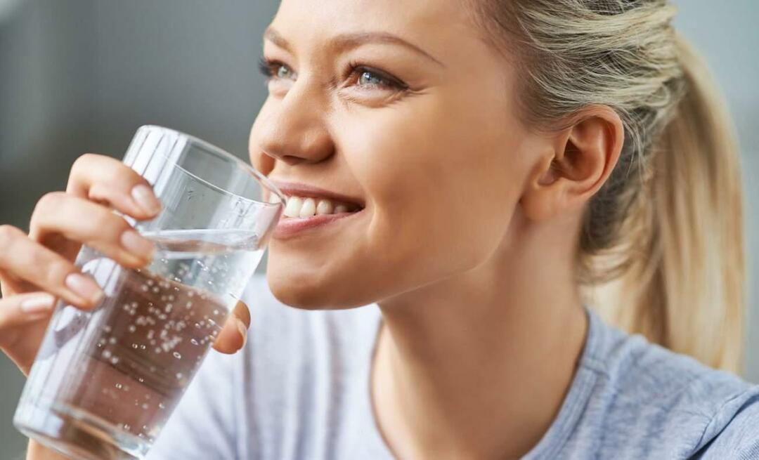 Milyen előnyökkel jár az ivóvíz a bőrre és a hajra? A sok víz fogyasztása javítja a bőr állapotát?