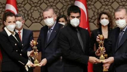 Az RTGD-díjak megtalálták a gazdáikat! Ebru Şahin és Burak Özçivit díjak ...
