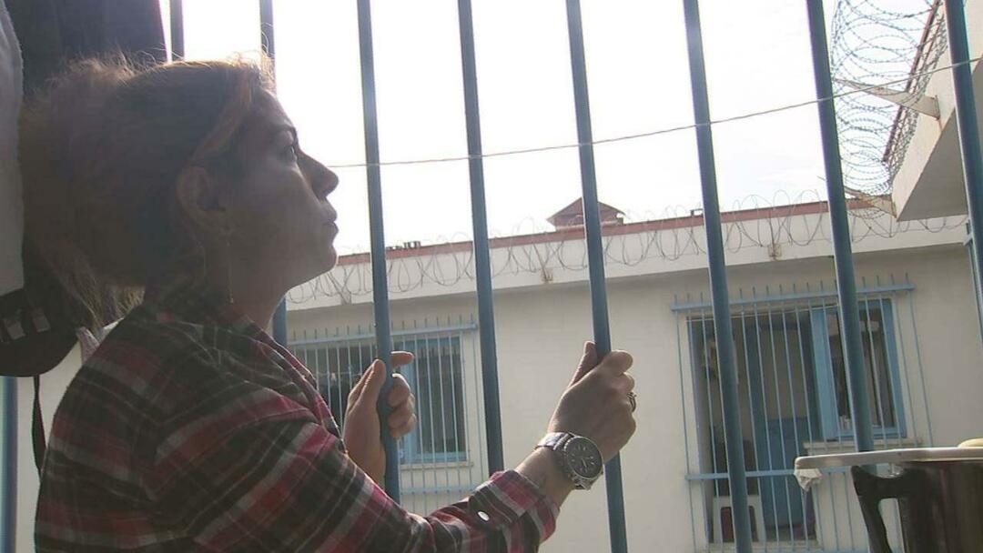 Élet a börtönben a női foglyok szeméből Bahar az ajtó előtt áll