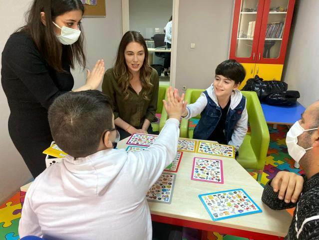 Musztafa Konak, Burcu Biricik fia, autizmussal teli látogatása a „Fatma” tévésorozatban