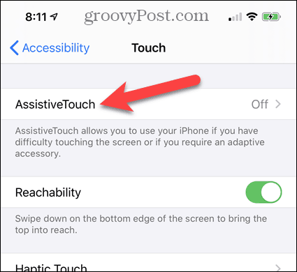 Koppintson az AssistiveTouch elemre az iPhone akadálymentesség-beállításaiban
