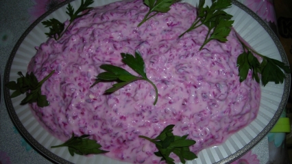 Hogyan készítsünk lila káposzta salátát a legegyszerűbb joghurttal?