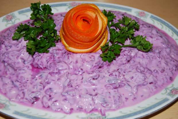 Hogyan készítsünk lila káposzta salátát a legegyszerűbb joghurttal?