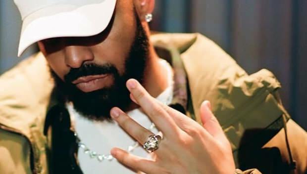 Drake egymillió dolláros nyakláncának reakciója a közösségi médiában!