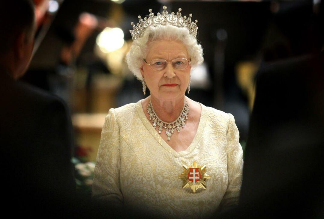Anglia királynője II. Erzsébet