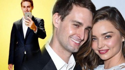 Miranda Kerr, a Snapchat alapítójának modell felesége, Evan arca duzzadt!