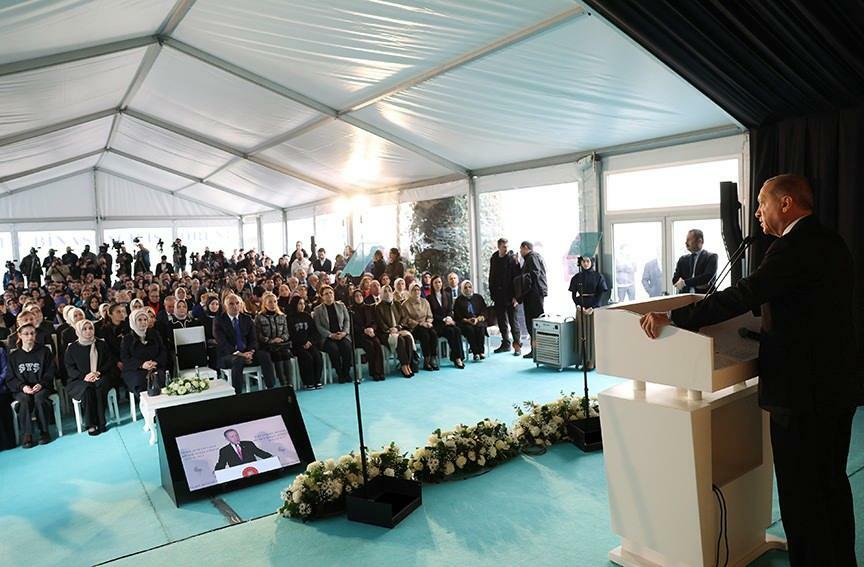Erdoğan elnök beszédet mondott a Şule Yüksel Şenler Alapítvány megnyitóján