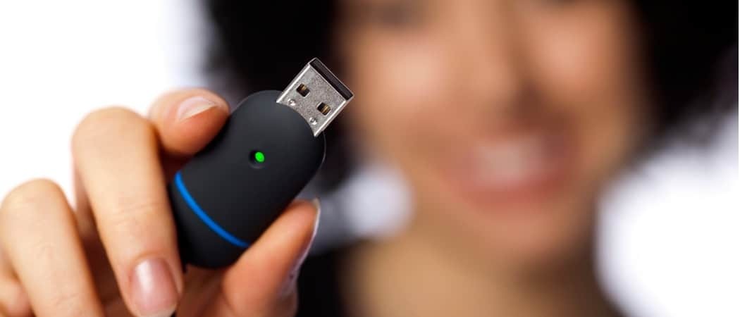Hogyan hozzunk létre egy Windows 10 USB helyreállítási meghajtót