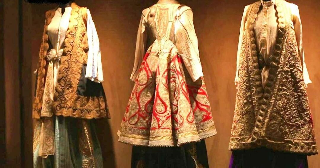 Milyenek voltak a női ruhák az oszmán palotában a 18. és 19. században?
