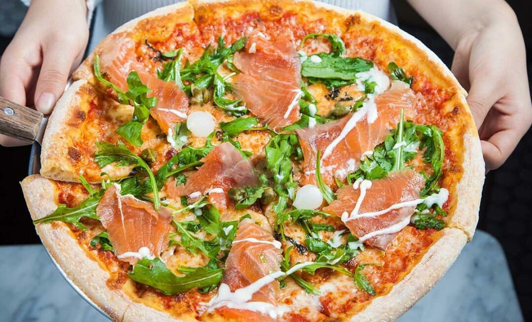Hogyan készítsünk lazacos pizzát? Csodálatos füstölt lazacos pizza recept