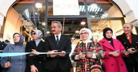 Emine Erdoğan vágta át a „Bohça” üzlet szalagját Galataport Istanbulban