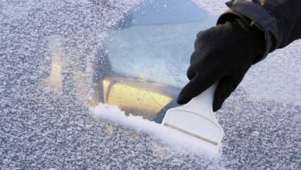Hogyan lehet megakadályozni, hogy a jég kilépjen az autó ablakaiból?