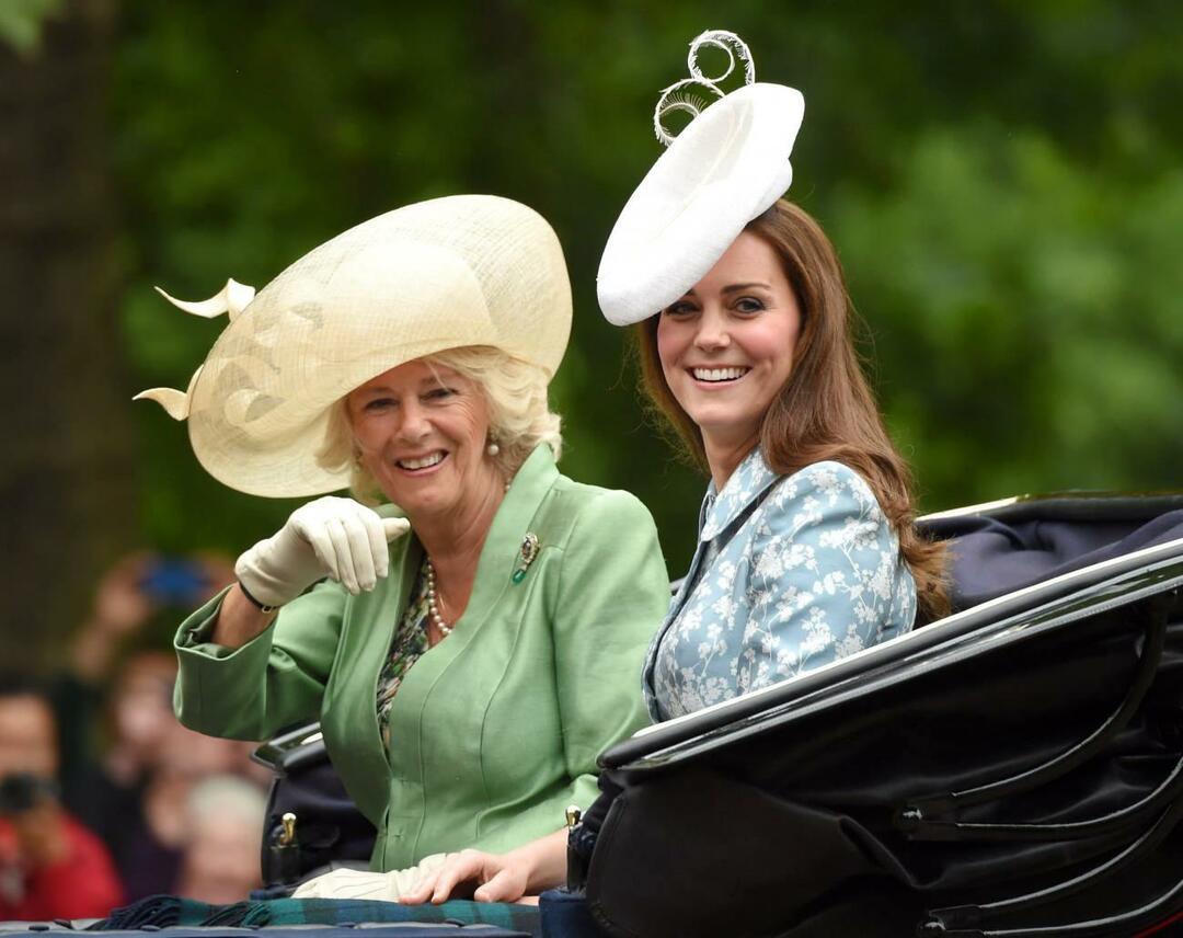Kate Middleton és Camilla, Anglia királynője 