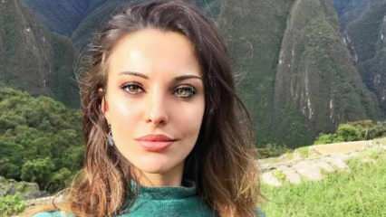Tuvana Türkay híres színésznő, a Paper House Azra: A szívem veri a lelkiséget