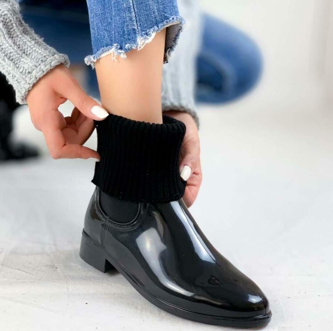 Fekete zokni rugalmas esőcsizma
