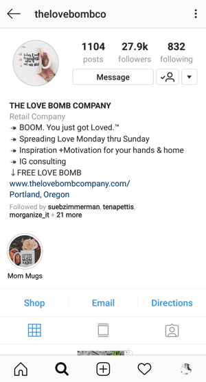 Példa az Instagram Business profil életrajzára @thelovebombco ajánlatával.