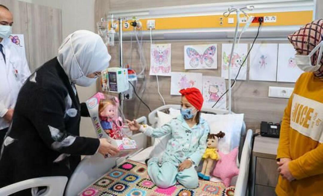 Emine Erdogan rákos gyerekeket látogatott meg! 