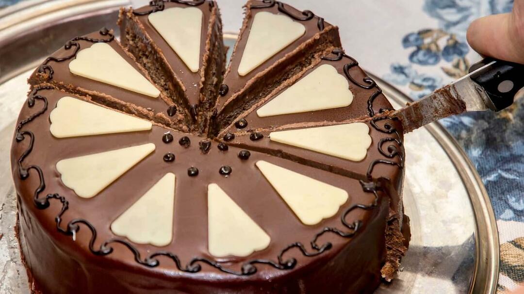 Hogyan vágjunk születésnapi tortát