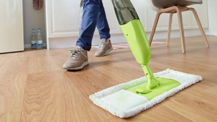 A padlókat csavarral vagy rongykoronggal kell megtisztítani? 