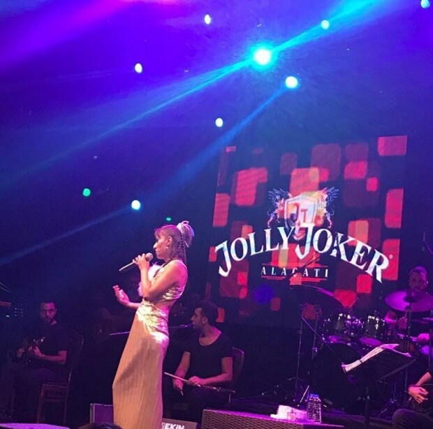 Yıldız Tilbe számlázott a koncerten!