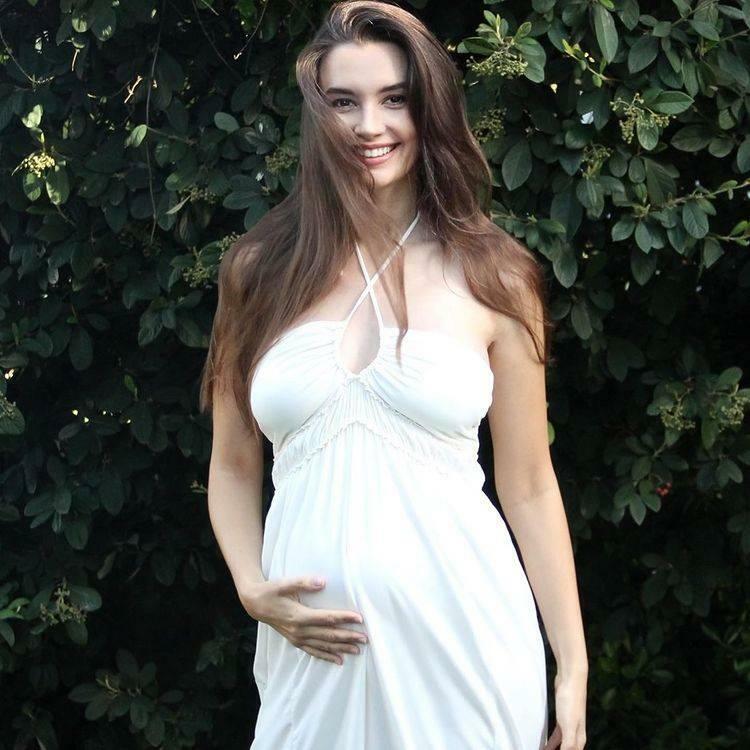  Leyla Lydia Tuğutlu terhességi póz