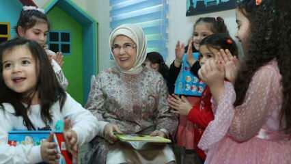 Emine Erdogan: Gyertek lányok az iskolába!