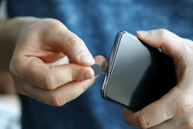 SIM-kártya kivétele Android okostelefonon