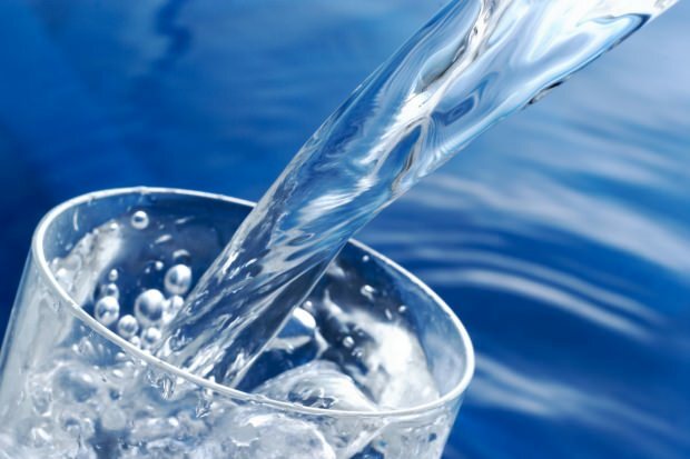 Az ivóvíz súlynövekedést eredményez? Hány liter vizet kell inni naponta, hogy lefogyjon? Ha éjjel vizet iszik ...