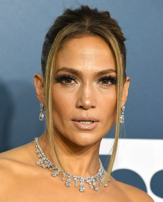 Jennifer Lopez nyakláncával felhívta a figyelmet
