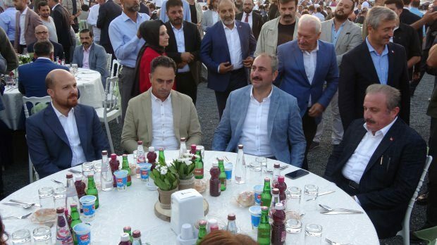 Bilal Erdoğan, Abdülhamit Gül igazságügyi miniszter és Mustafa Şentop parlamenti elnök