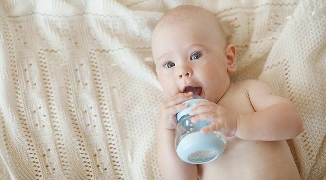 Meg kell adni a csecsemőknek vizet?