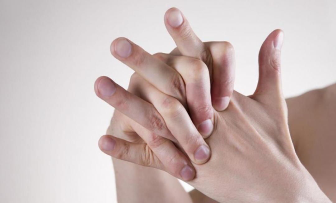 Milyen károkat okoz az ujjak megrepedése, hogyan lehet elhagyni?