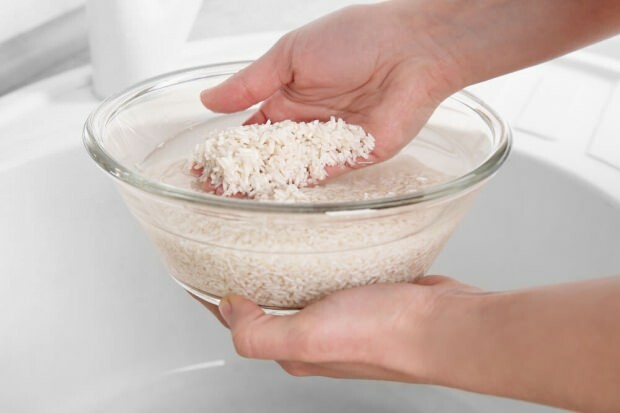 Milyen előnyei vannak a rizsvíznek? Gyengíti-e a rizs a vizet?