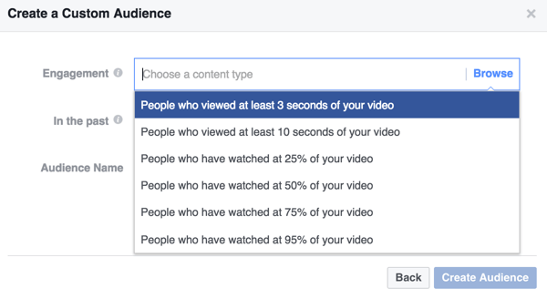 Válassza ki az elkötelezettségi feltételeket a Facebook egyéni videó közönségéhez.