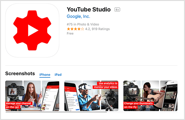 Az iTunes alkalmazás YouTube Studio alkalmazásának piros fogaskerék ikonja közepén egy játék nyíl található. Három képernyőkép balról jobbra mutat egy nőt, aki videót rögzít, és a mobil képernyőt a csatorna kezeléséhez útközben, egy férfit, aki virtuális valóságot visel fejhallgató és a képernyő az elemzés nyomon követésére, valamint egy nő videót rögzít magáról, amikor gitározik, és a mobil képernyőjén a videó indexképének megváltoztatása a légy.