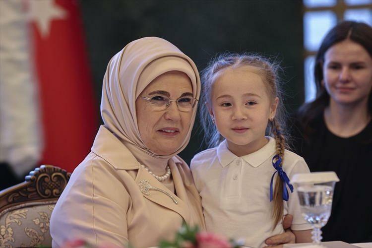 Emine Erdoğan a Lánygyermekek Nemzetközi Napját ünnepelte