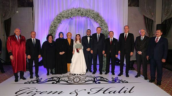 Erdogan elnök ugyanazon a napon két esküvő volt tanúja