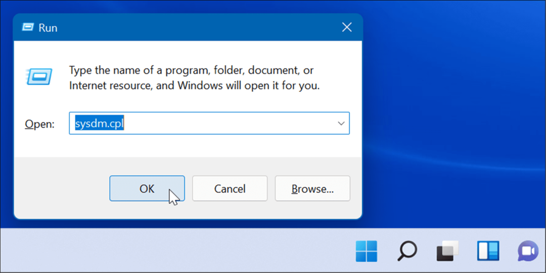 Futtassa a sysdm-cpl fix Windows tálcát, amely teljes képernyőn jelenik meg