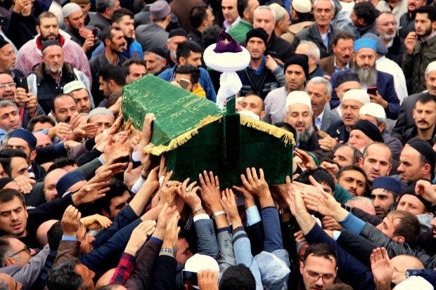 Hogyan temetik el a temetést? Ne temetjen temetési imákat