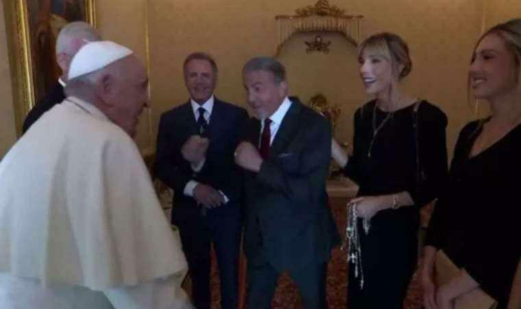 Érdekes párbeszéd Sylvester Stallone és Ferenc pápa között