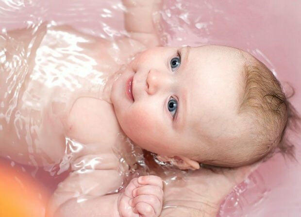 Hogyan fürödni csecsemők számára?