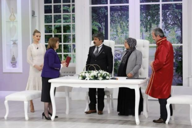 A Gaziantep jelölt, Fatma Şahin nagy lépése Esra Erol programjában