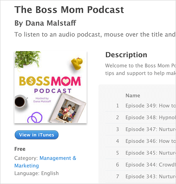 Ez a képernyőkép a Dana Malstaff The Boss Mom Podcast iTunes képernyőjéről. A cím alatt található a podcast borító képe, amelyen a növény körül növény, gumicsizma, bögre kávé, lila gyűrűk és bekeretezett családi fotó van elrendezve. A podcast ingyenes, és a Menedzsment és marketing kategóriába tartozik. A leírás és az epizódok listája a jobb oldalon jelenik meg, de a képernyőképen levágják őket.