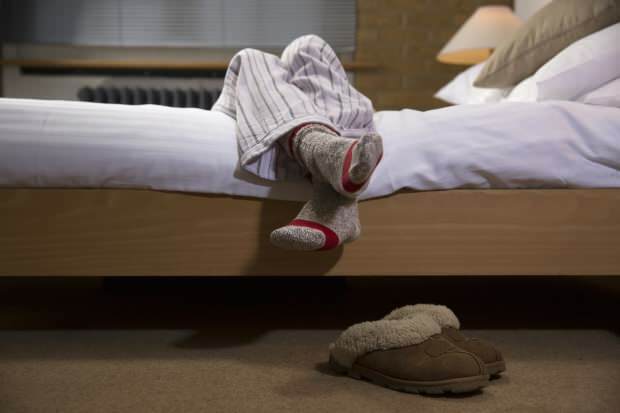 a nyugtalan láb szindróma alvászavarokat okoz, súlyos fájdalommal együtt